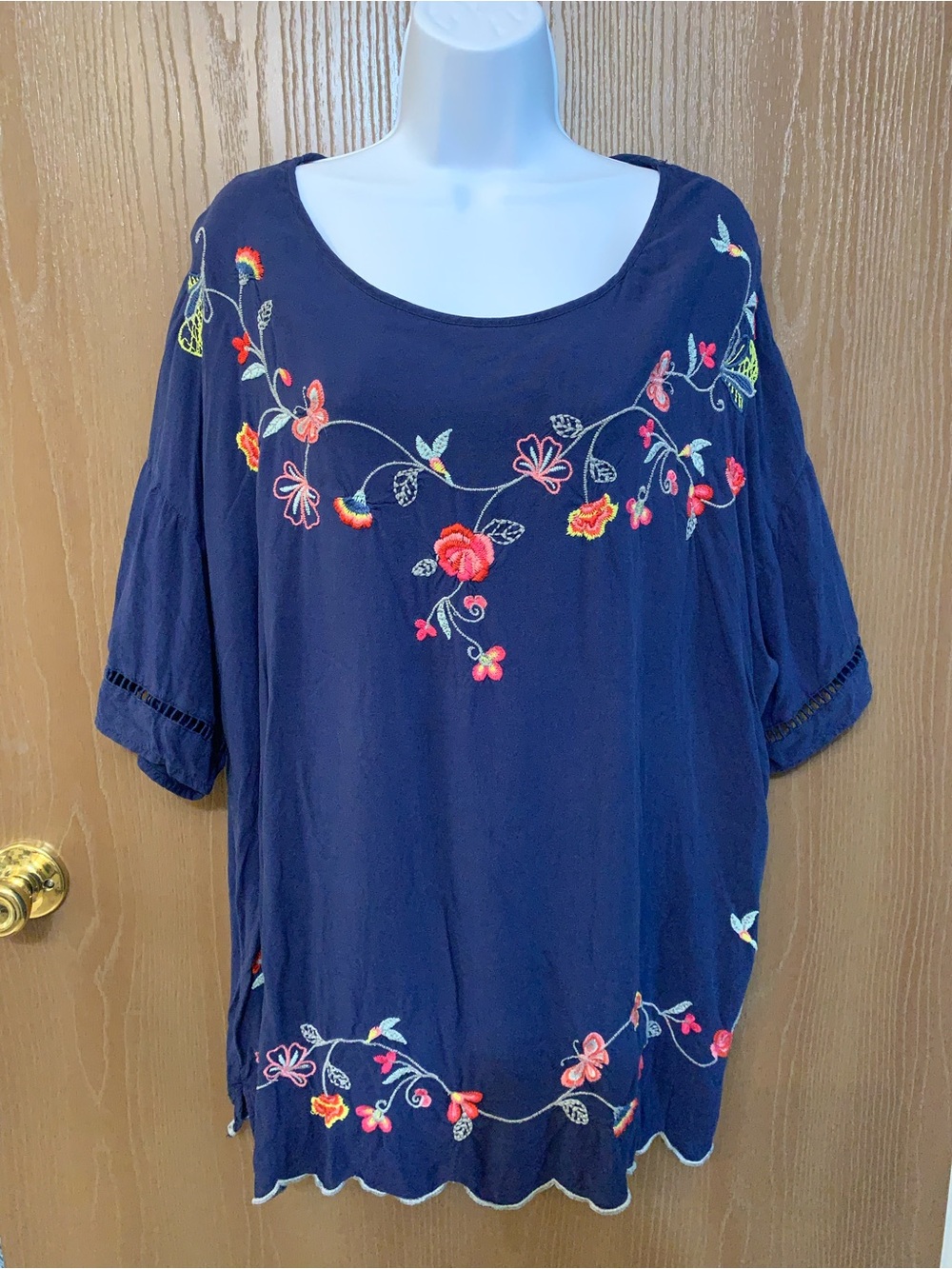 Time and Tru Navy Embroidered Floral Tunic XXL